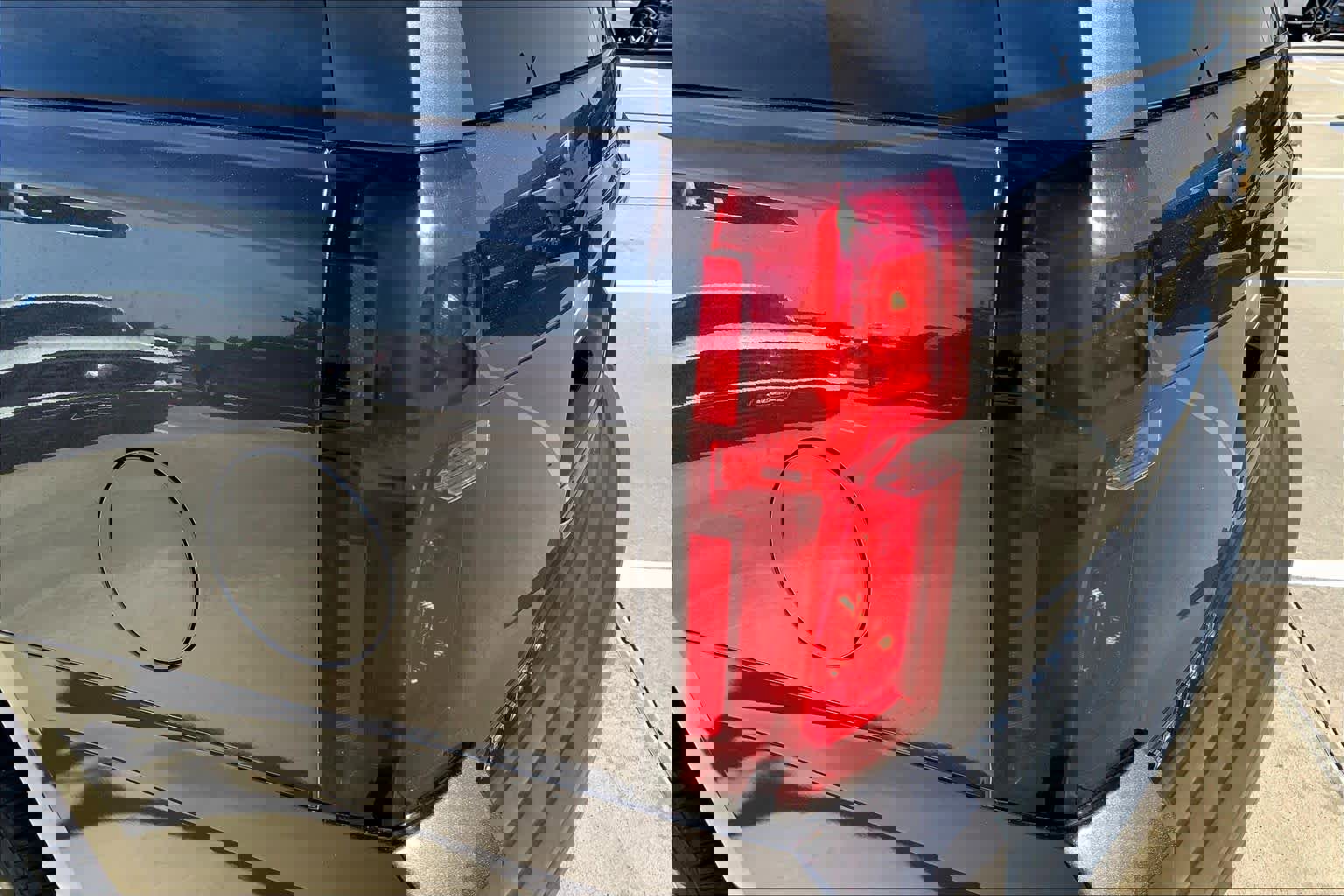 Used 2016 Chevrolet Suburban LT image 27