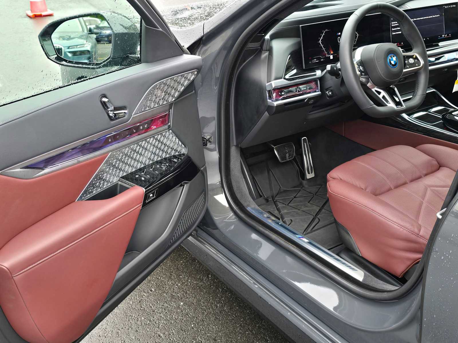 Used 2025 BMW 750e xDrive w/ Executive Package AWD/4WD image 19