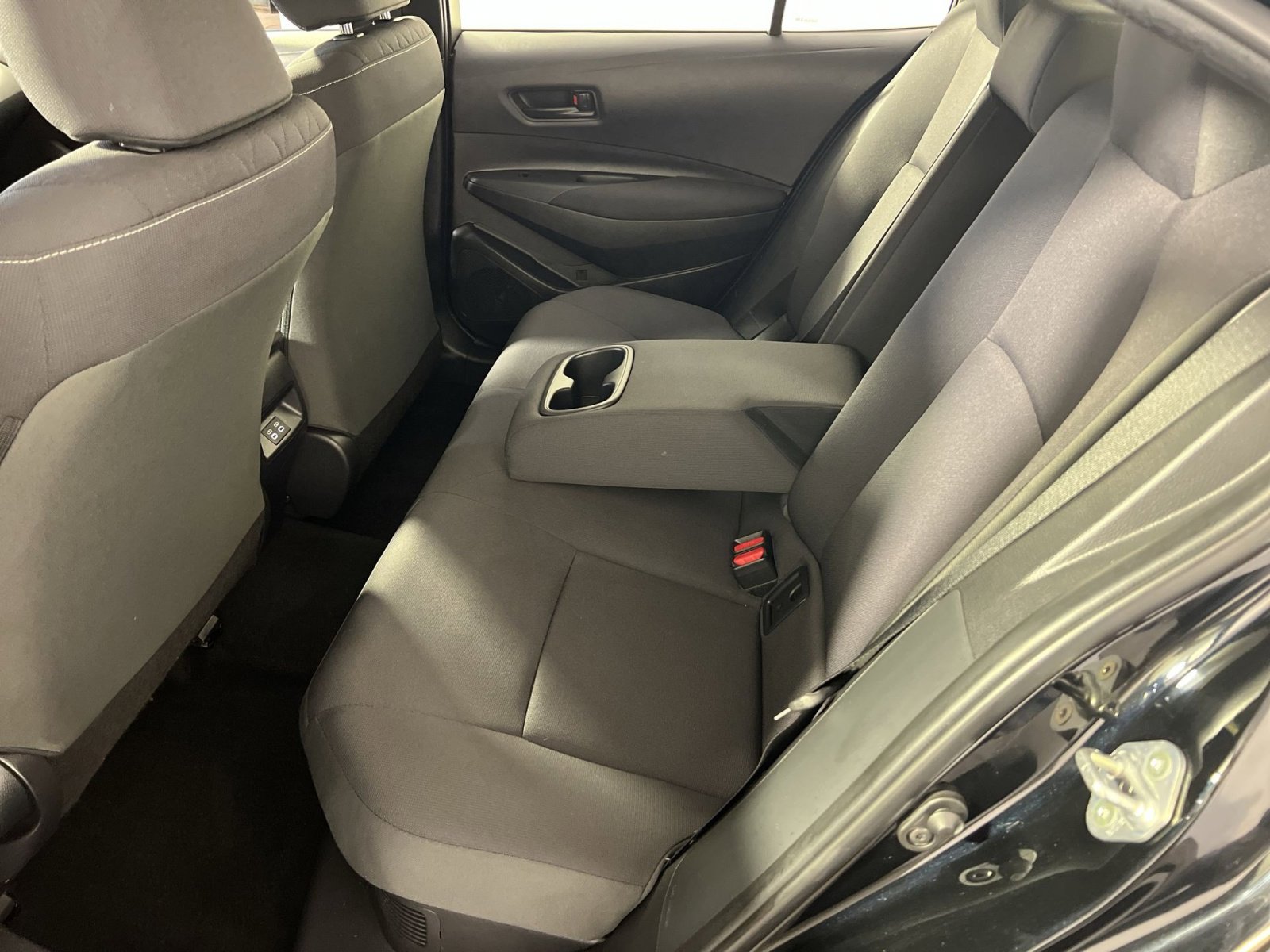 Used 2025 Toyota Corolla LE image 23