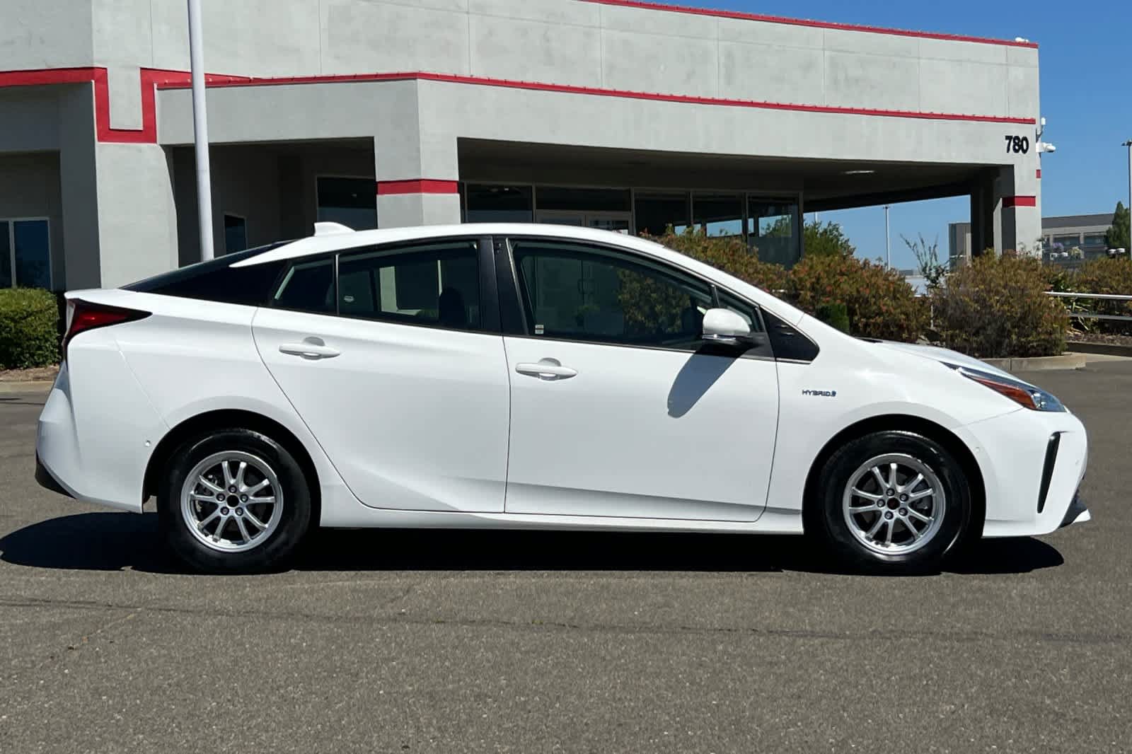 Used 2022 Toyota Prius LE FWD image 6