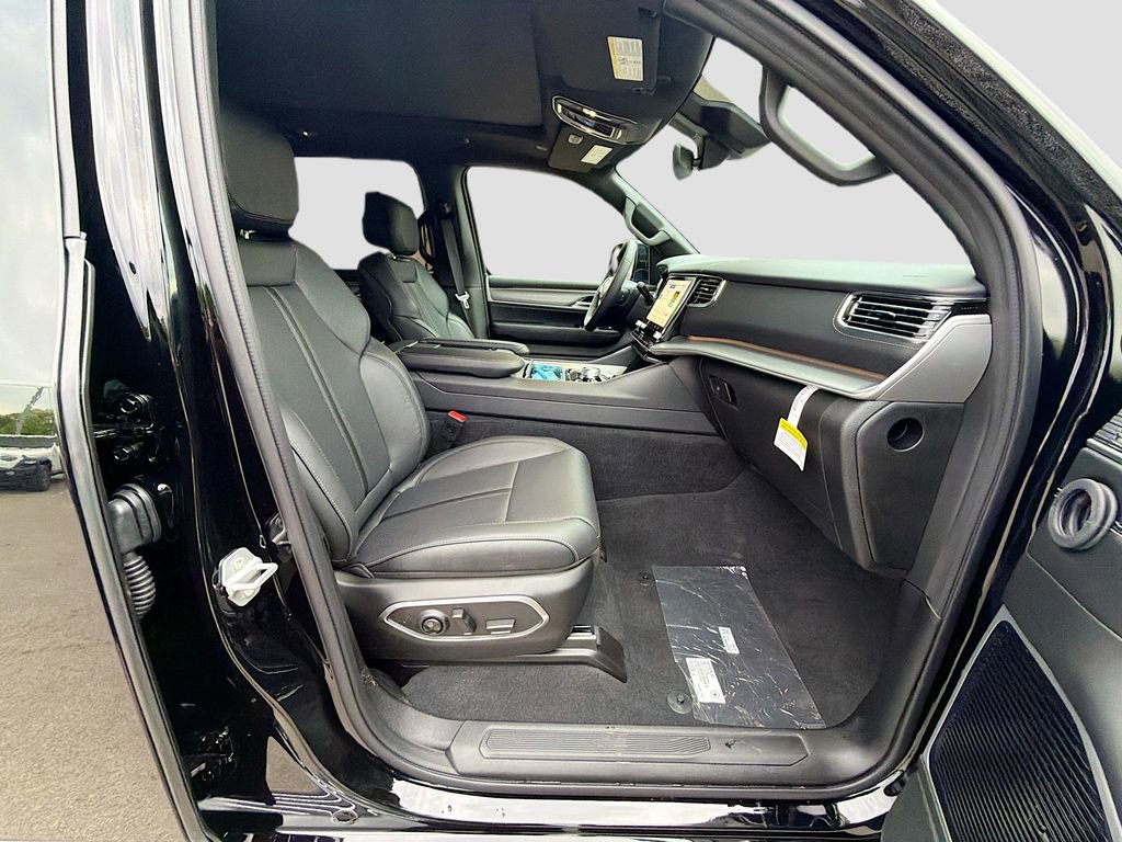 New 2026 Jeep Grand Wagoneer Limited AWD/4WD image 16