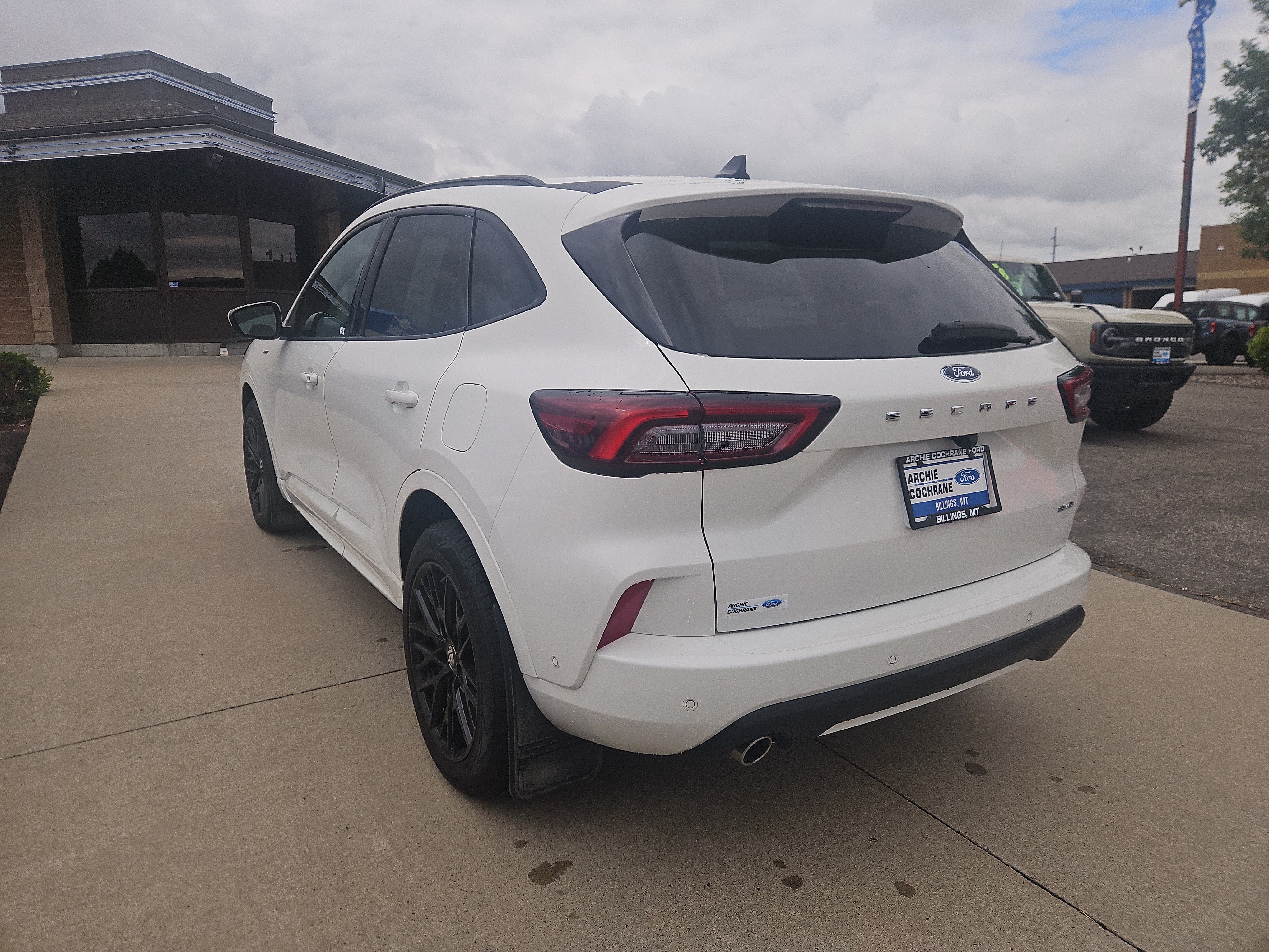 Used 2023 Ford Escape ST-Line Elite w/ Premium Technology Package AWD/4WD image 3
