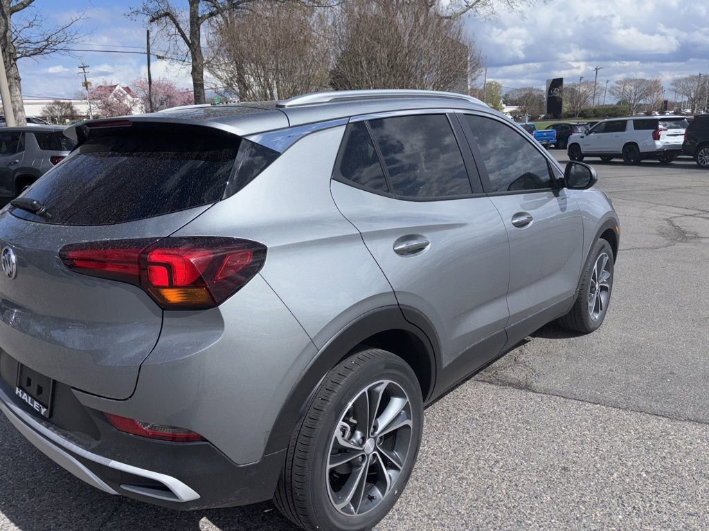 Used 2023 Buick Encore GX Select image 5