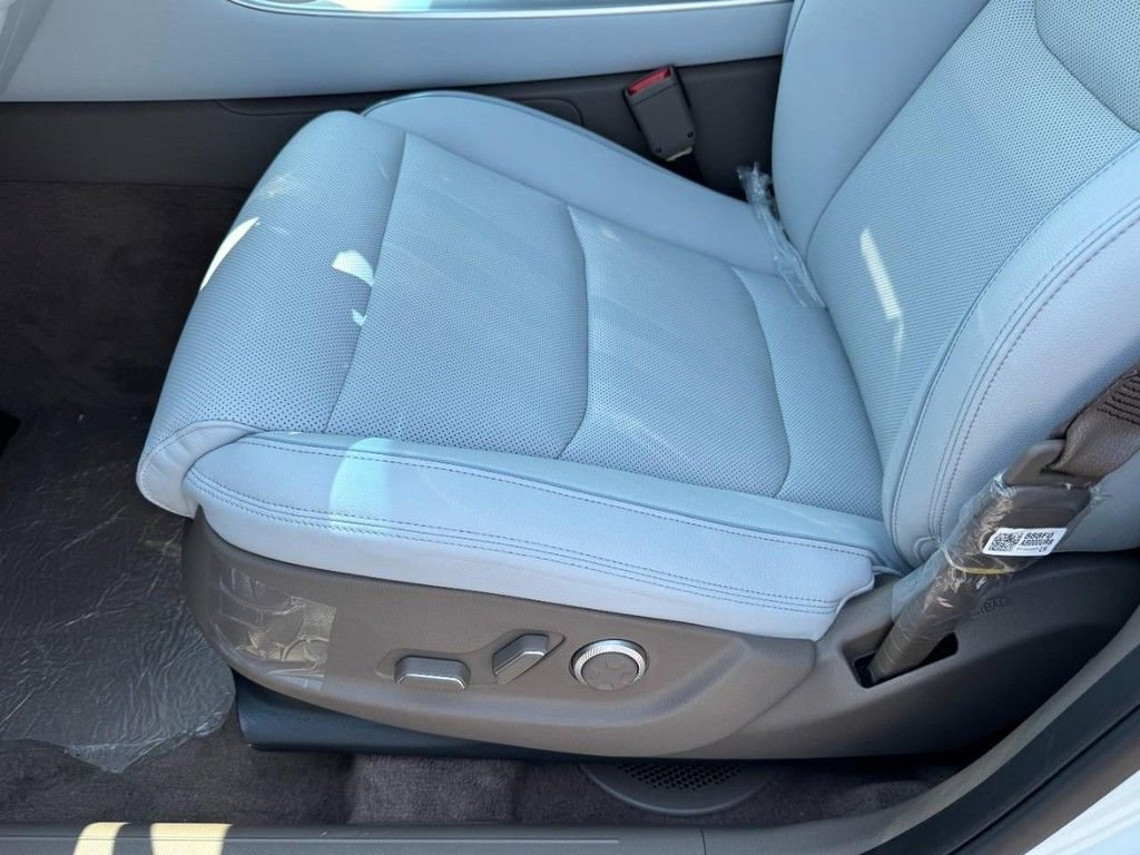 Certified 2026 Genesis GV70 2.5T Advanced AWD/4WD image 9