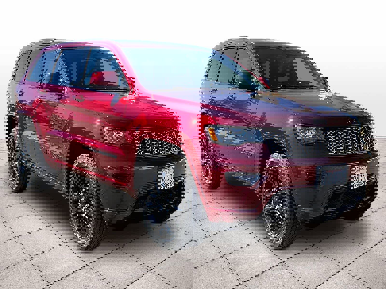 Used 2022 Jeep Grand Cherokee Laredo X image 2