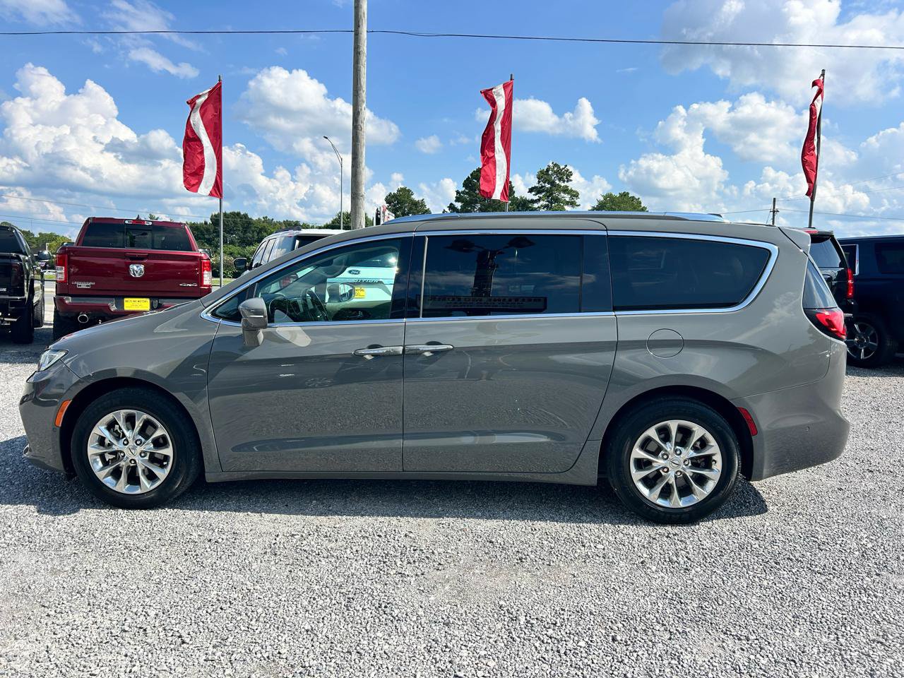 Used 2021 Chrysler Pacifica Touring-L w/ Premium & Safety Sphere Group FWD image 18