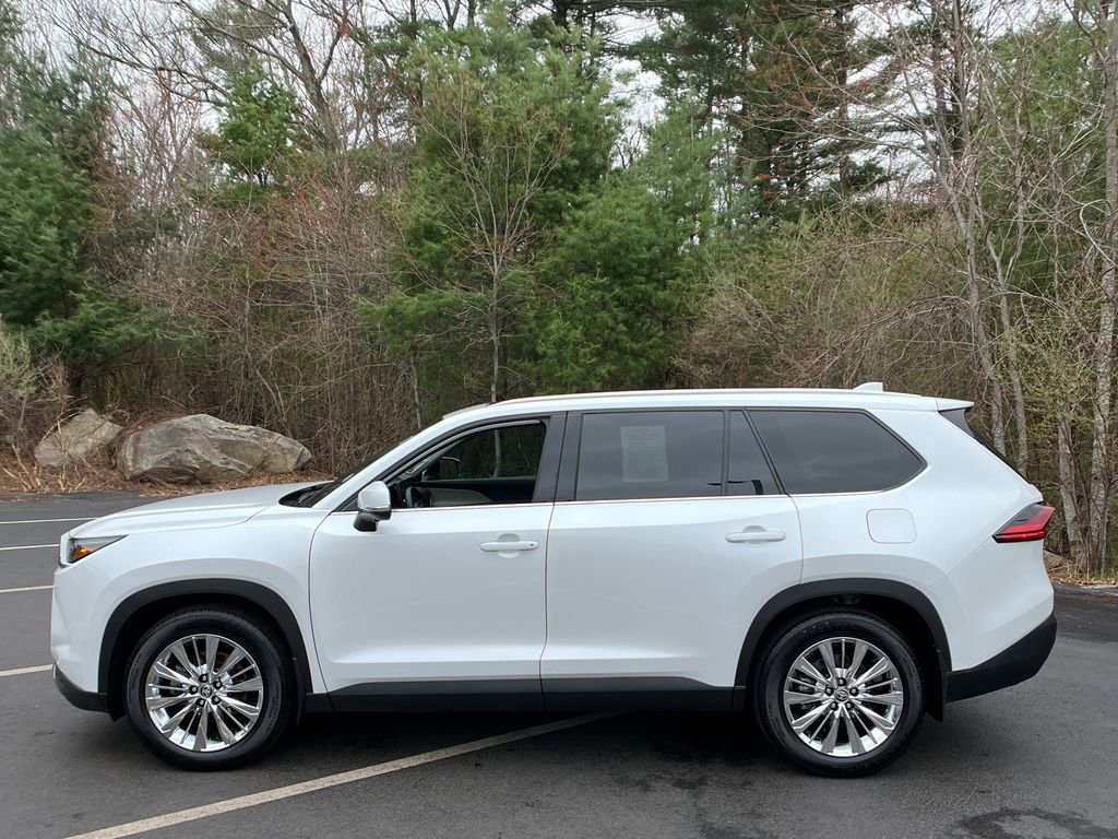 Used 2025 Toyota Grand Highlander AWD image 2