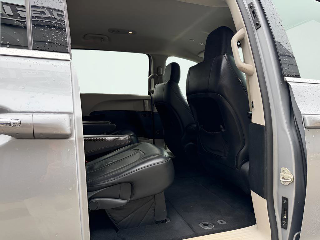 Used 2019 Chrysler Pacifica Touring-L FWD image 32