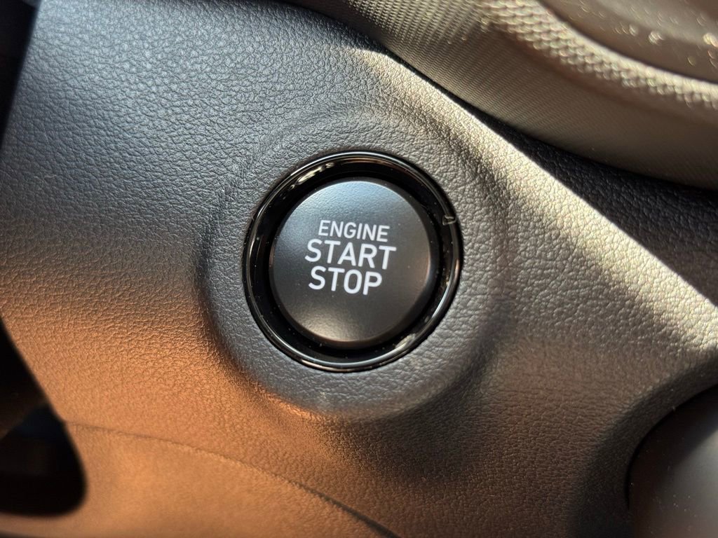 Certified 2025 Hyundai Venue Limited image 28