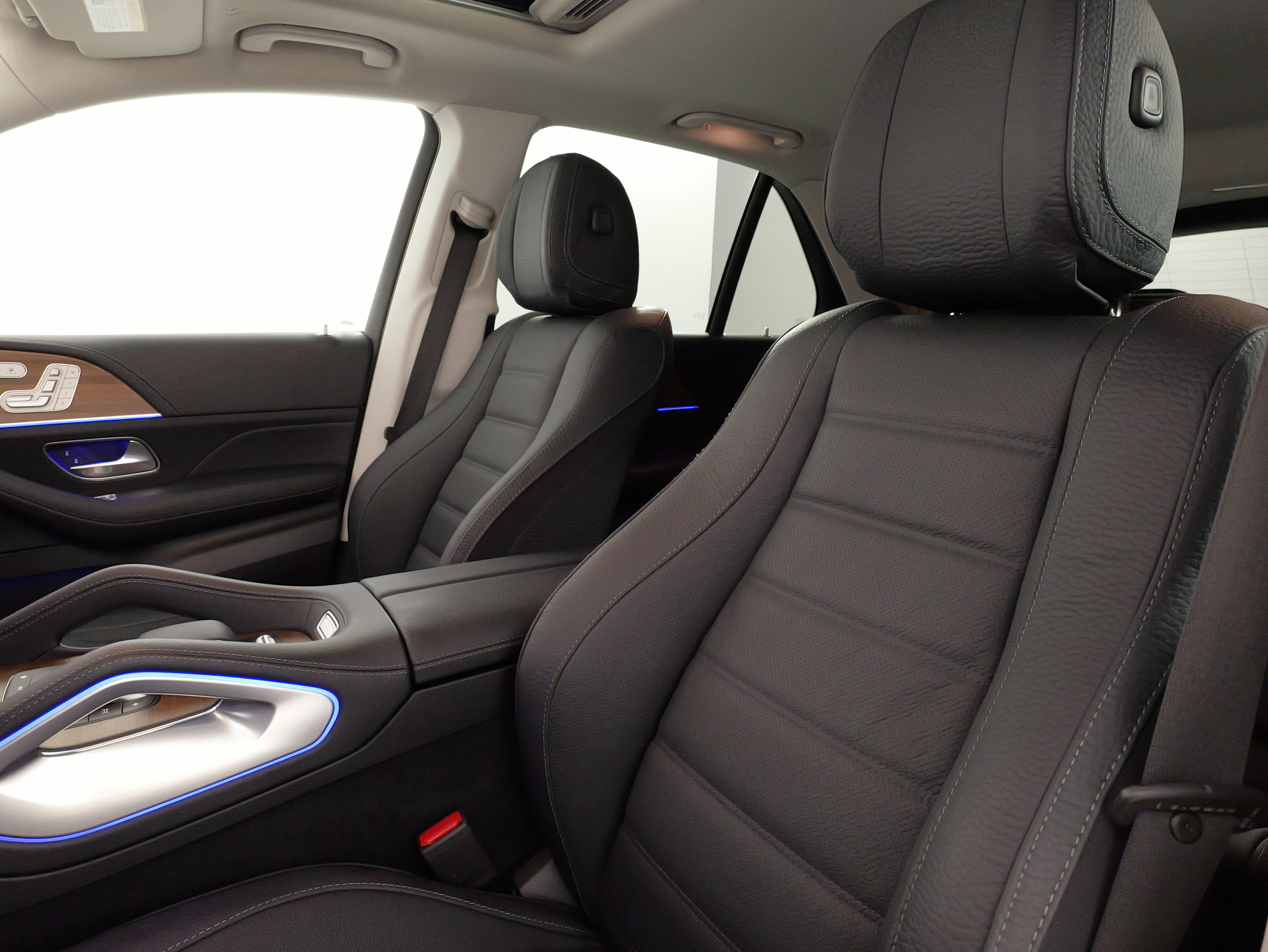 Used 2024 Mercedes-Benz GLE 450 4MATIC image 33
