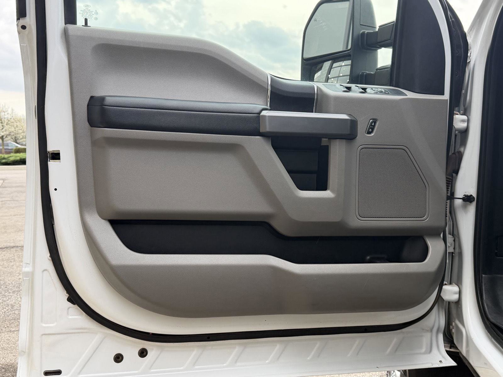 Used 2018 Ford F350 XLT image 39