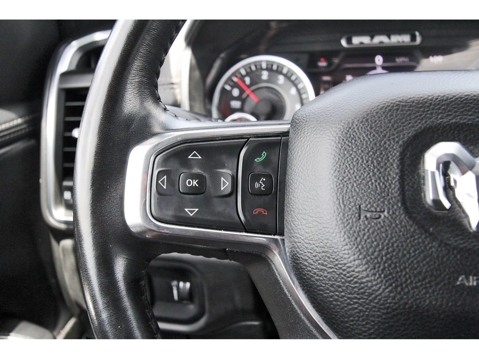 Used 2024 RAM 1500 Laramie AWD/4WD image 23