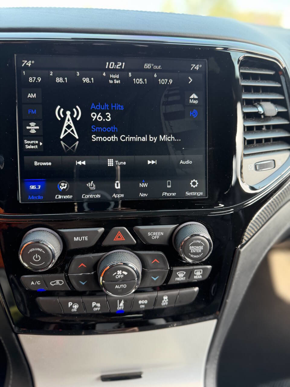 Used 2020 Jeep Grand Cherokee Trackhawk AWD/4WD image 30