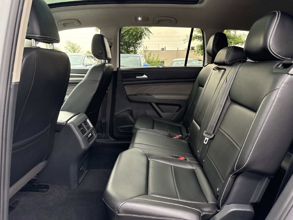 Used 2023 Volkswagen Atlas SE w/ Panoramic Sunroof Package AWD/4WD image 11