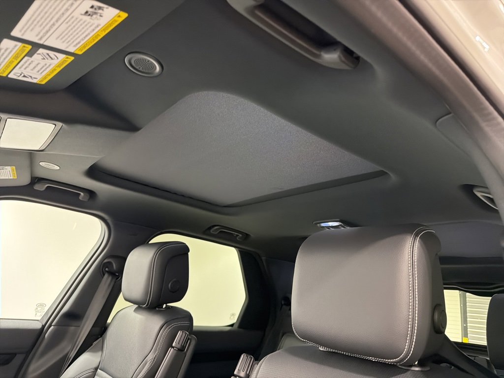 New 2025 Land Rover Discovery S image 19