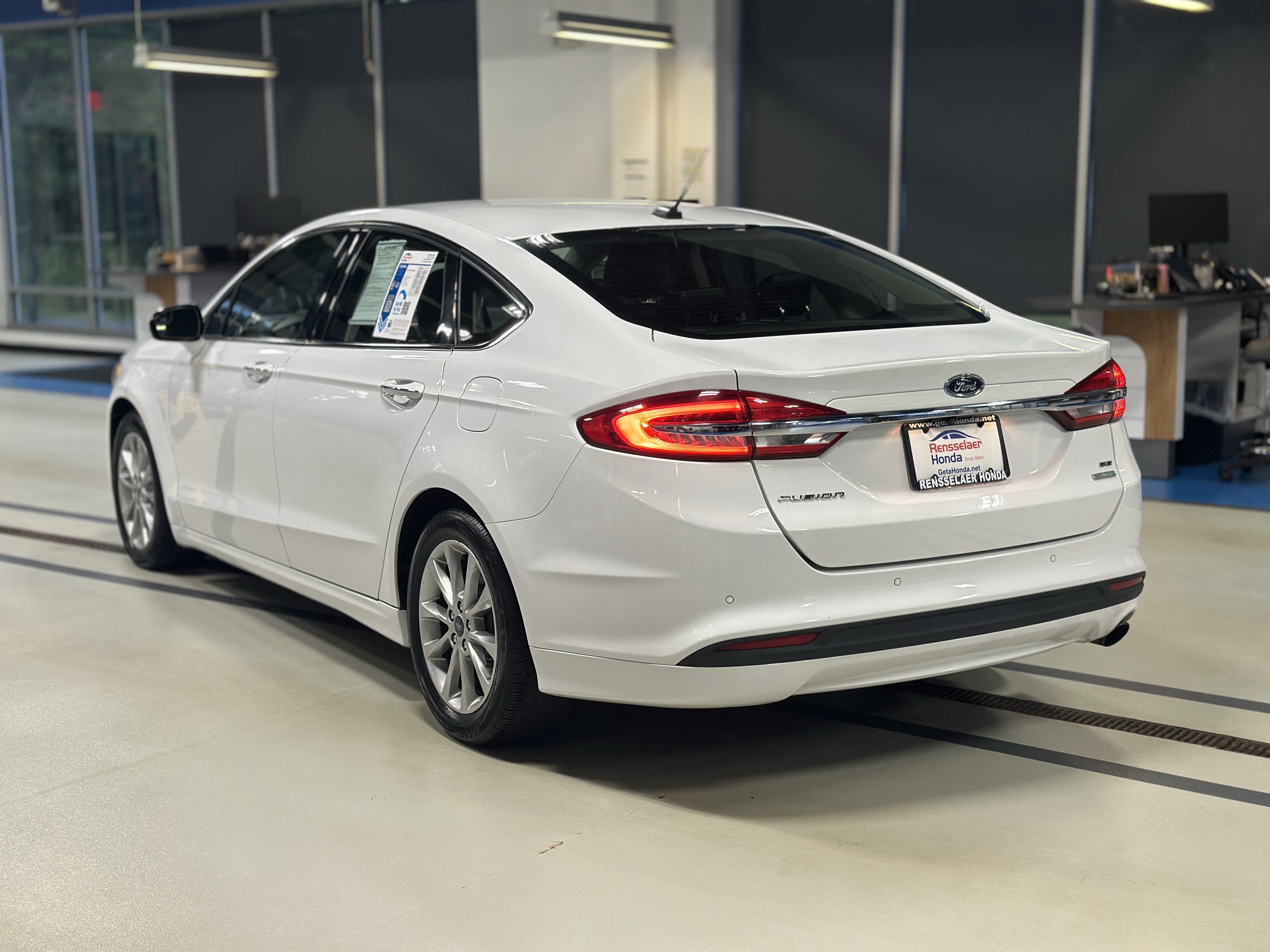 Used 2017 Ford Fusion SE w/ Fusion SE Technology Package FWD image 11