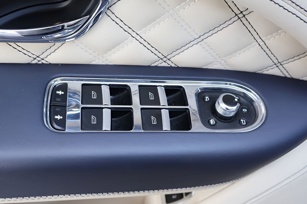 Used 2021 Bentley Bentayga image 13