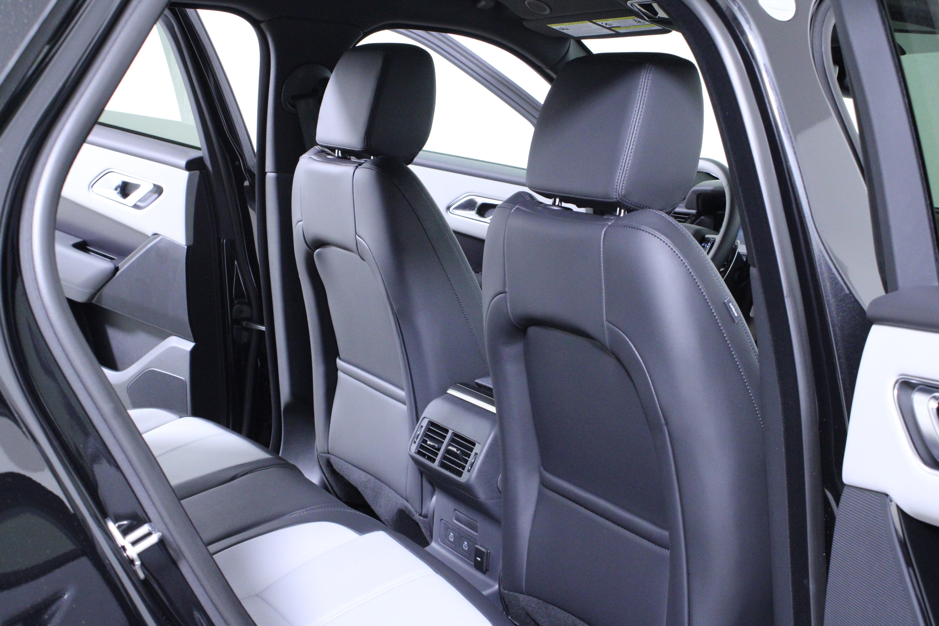 New 2026 Land Rover Range Rover Velar Dynamic SE image 11