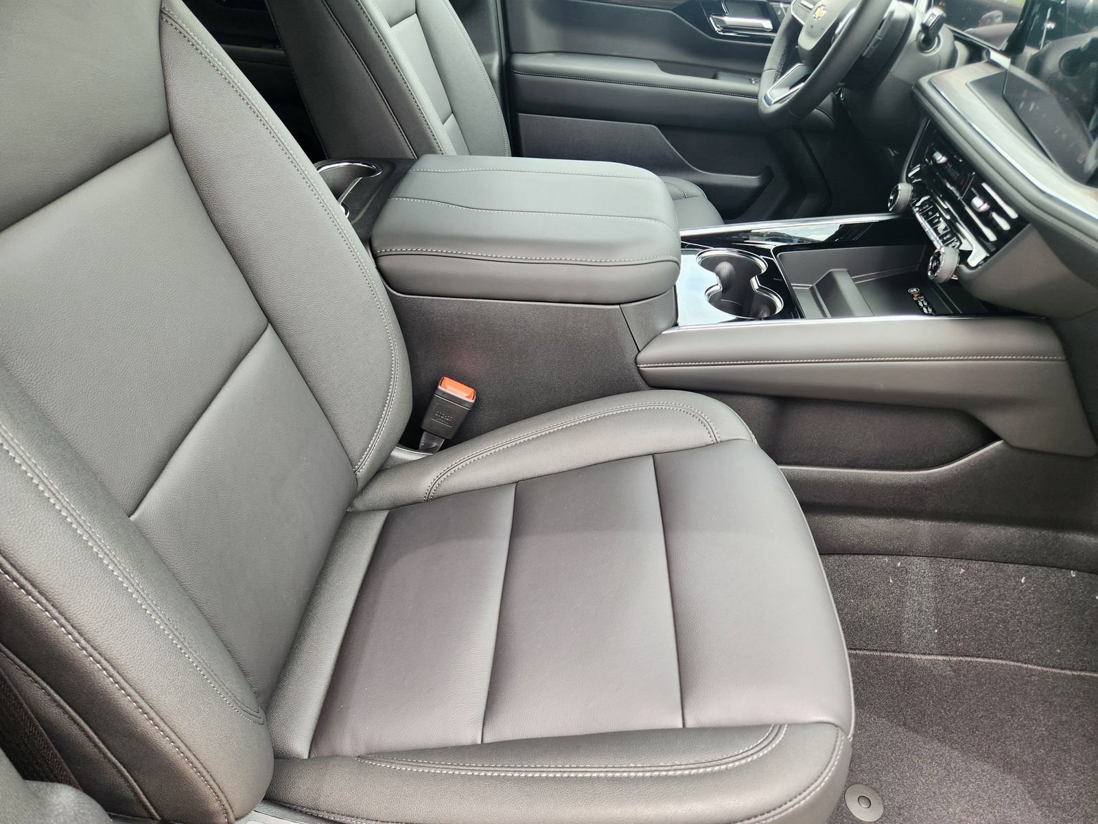 New 2026 Chevrolet Suburban LT w/ Comfort Package RWD image 14