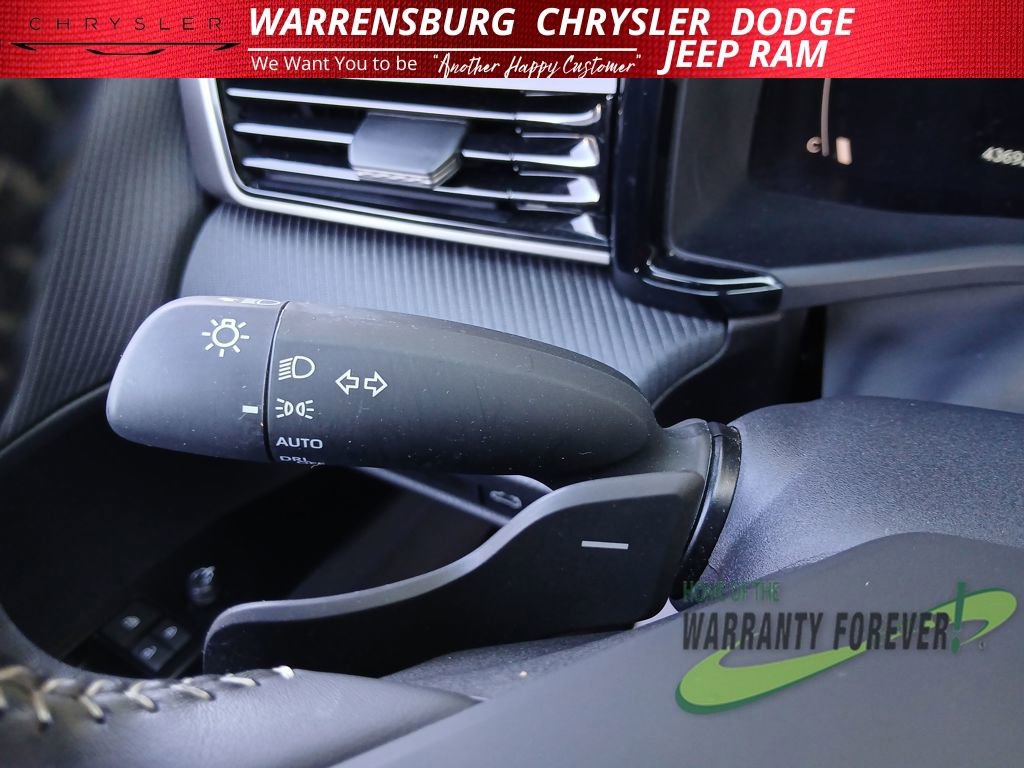 Used 2025 Toyota Camry SE image 16