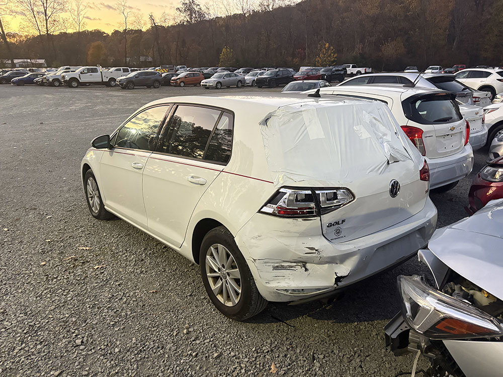 Used 2016 Volkswagen Golf S image 3