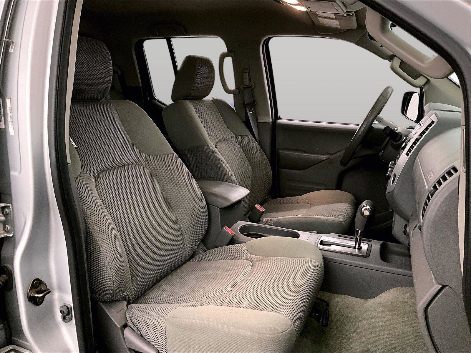 Used 2015 Nissan Frontier SV image 8