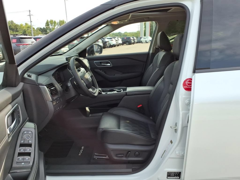 Certified 2026 Nissan Rogue Platinum w/ Platinum Premium Package AWD/4WD image 4