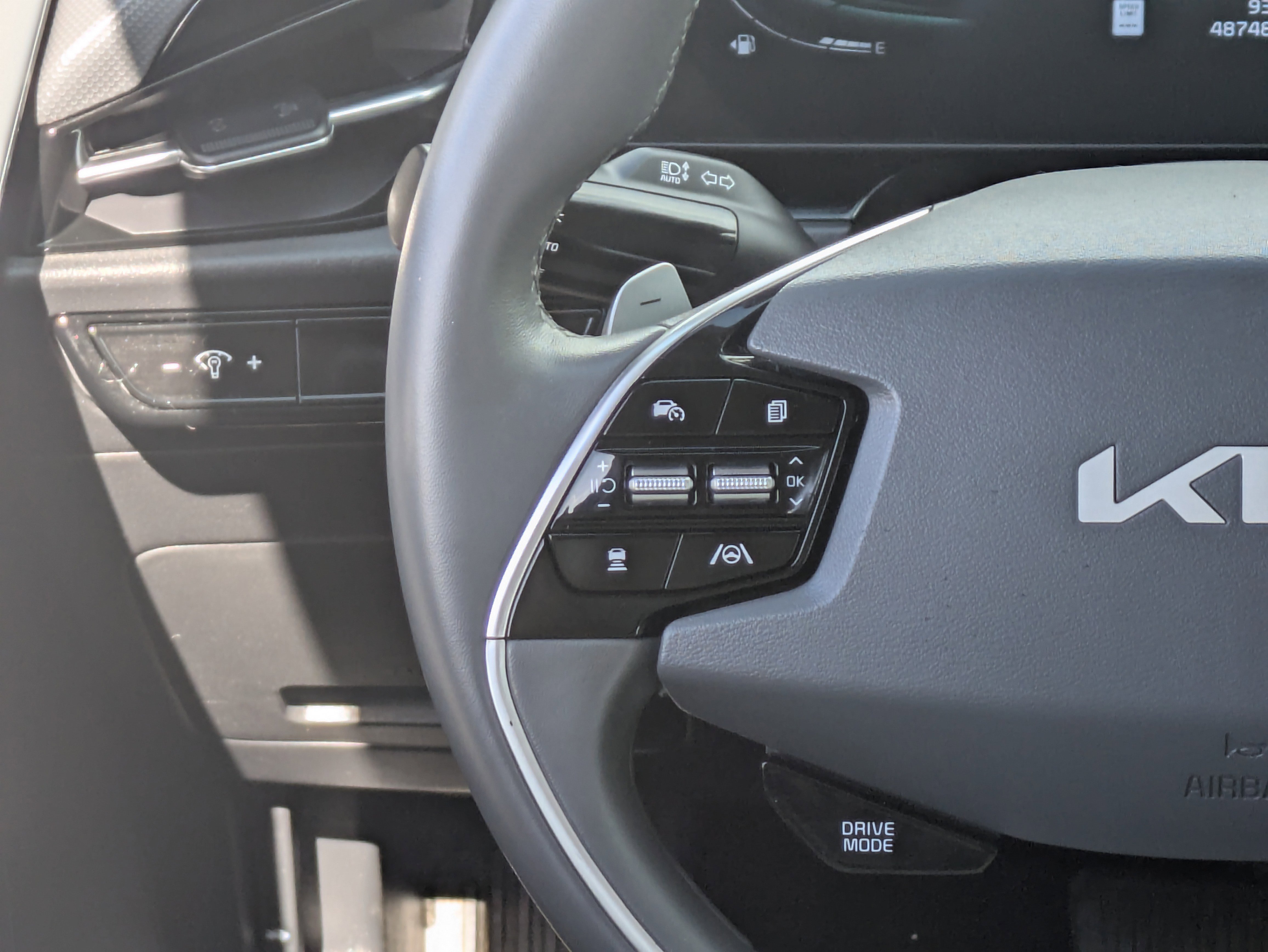 Certified 2023 Kia Niro EX image 23