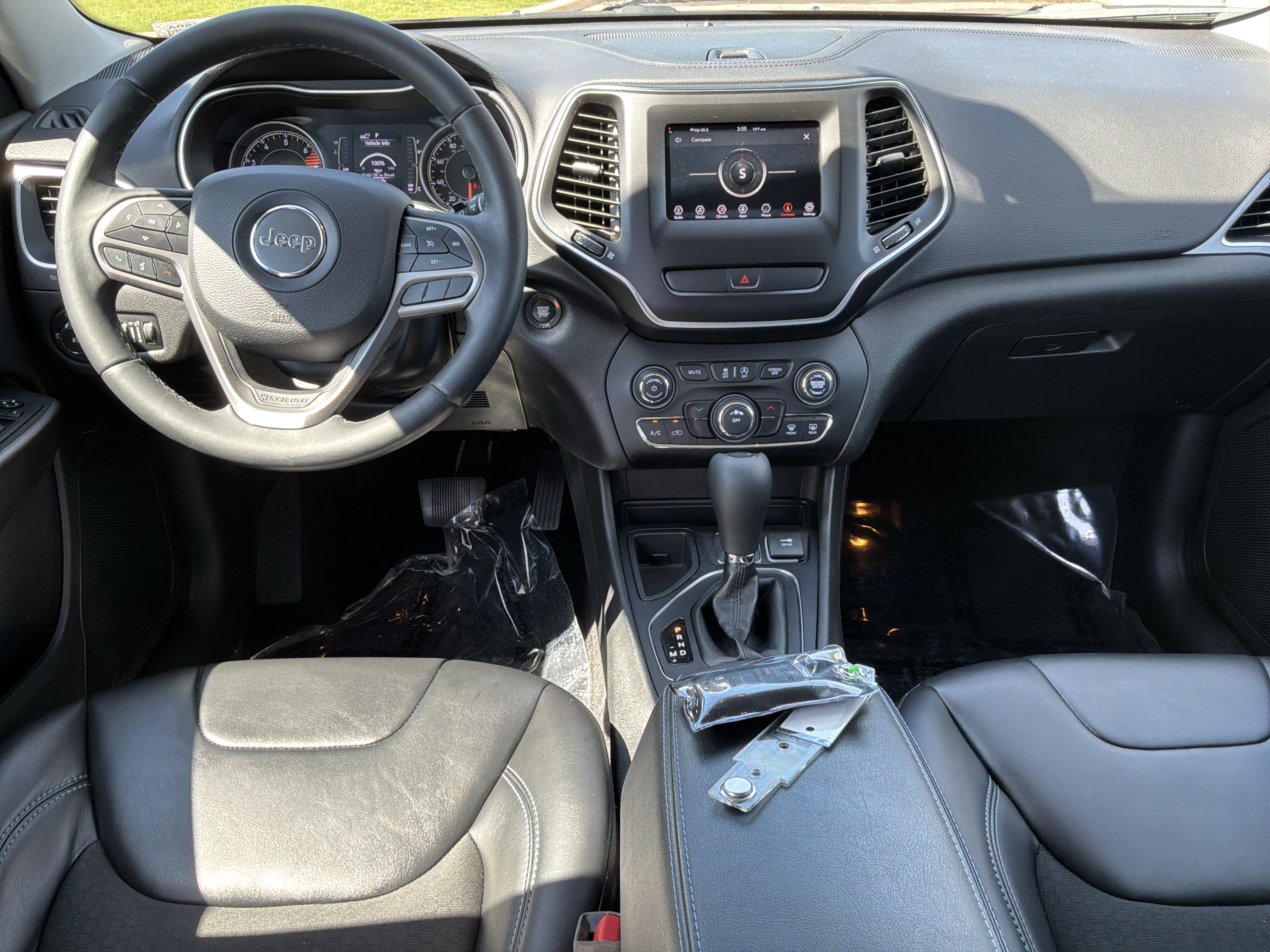 Used 2019 Jeep Cherokee Latitude Plus FWD image 28