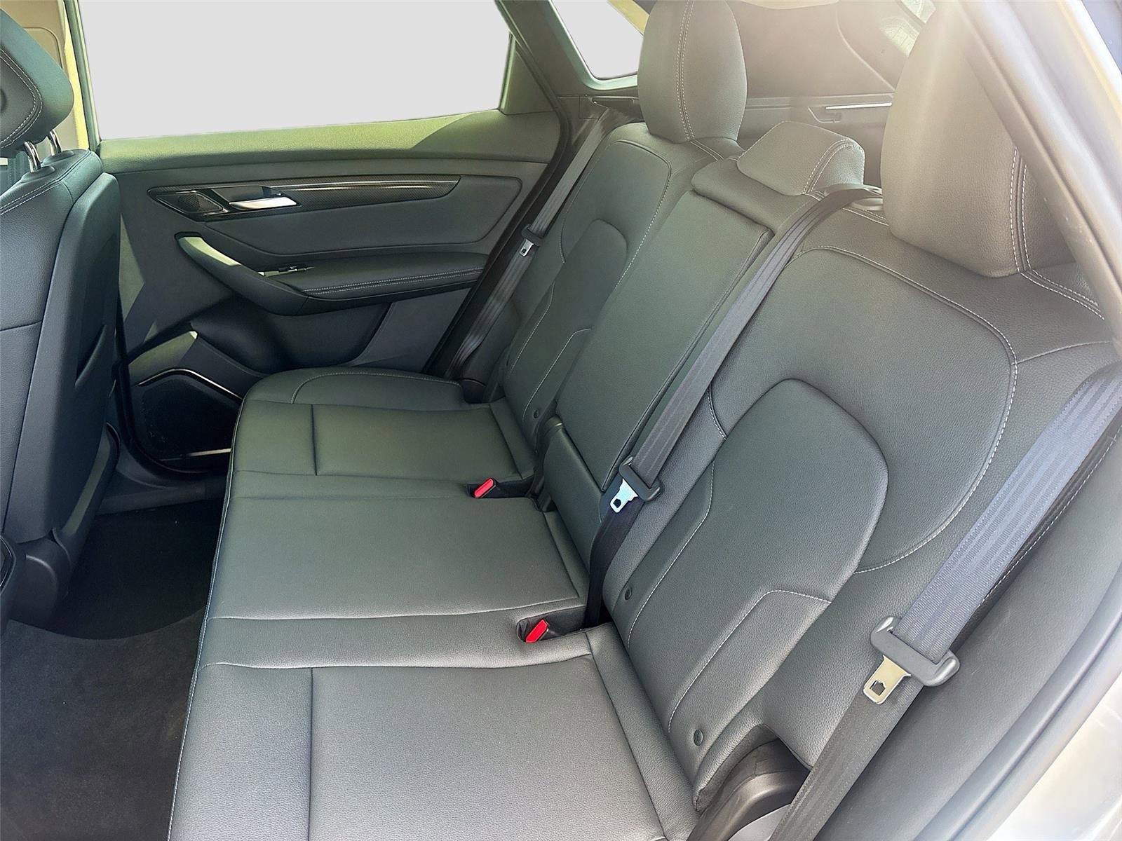 New 2025 VinFast VF 8 Eco image 24