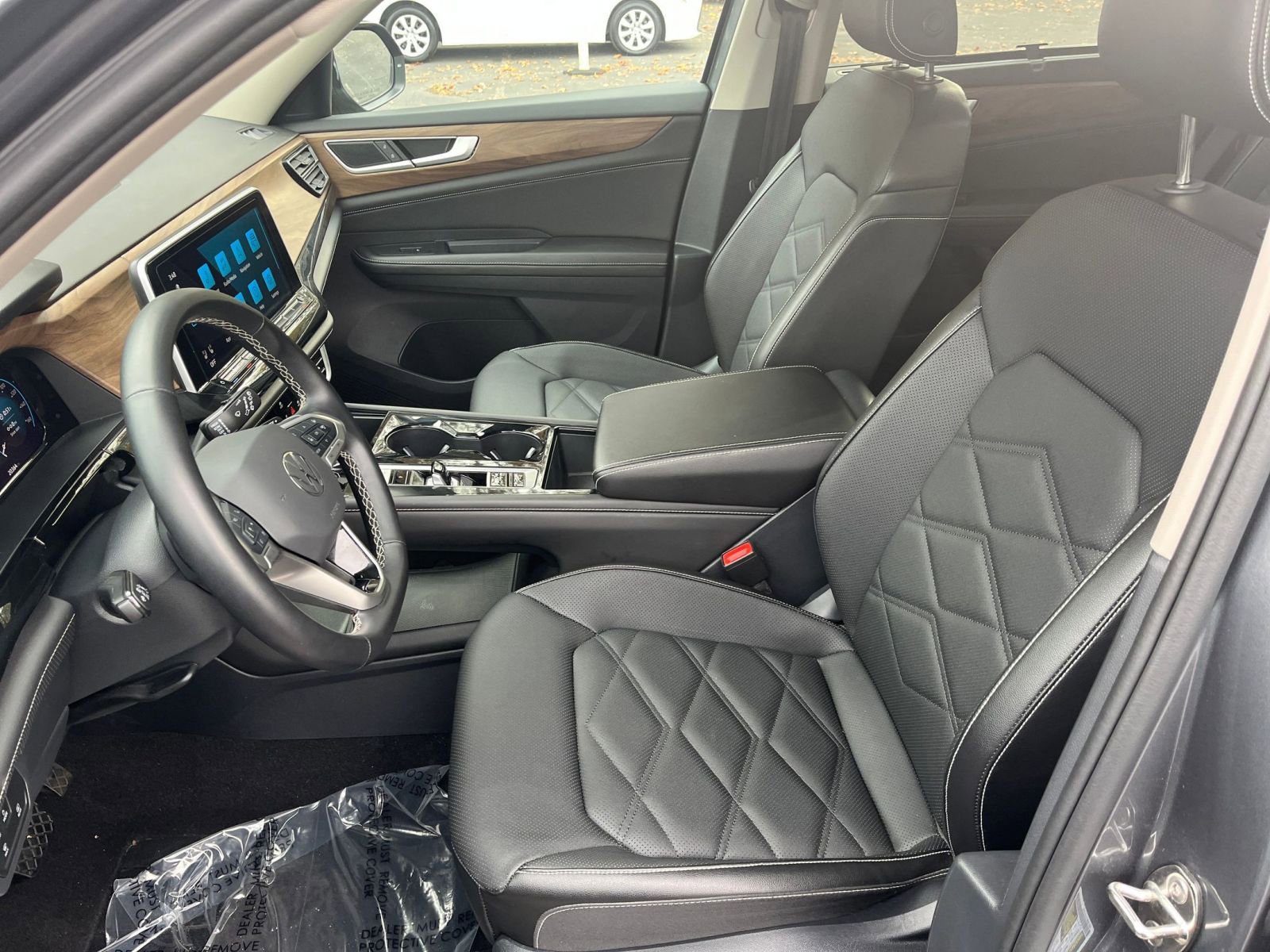 Used 2025 Volkswagen Atlas SE image 32