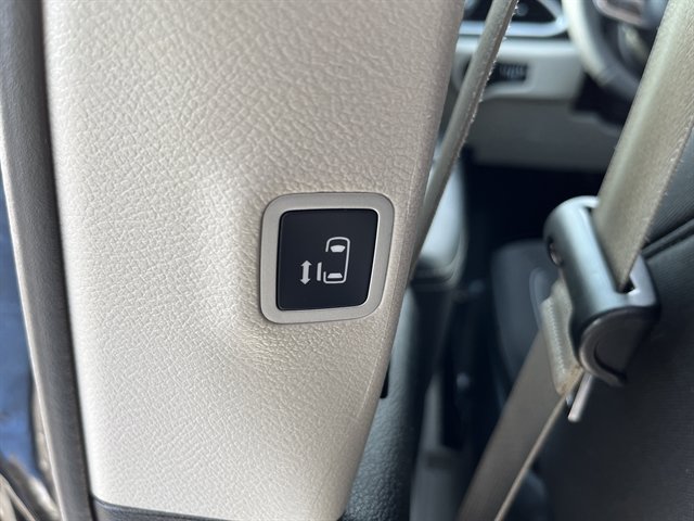 Used 2023 Chrysler Voyager LX FWD image 32