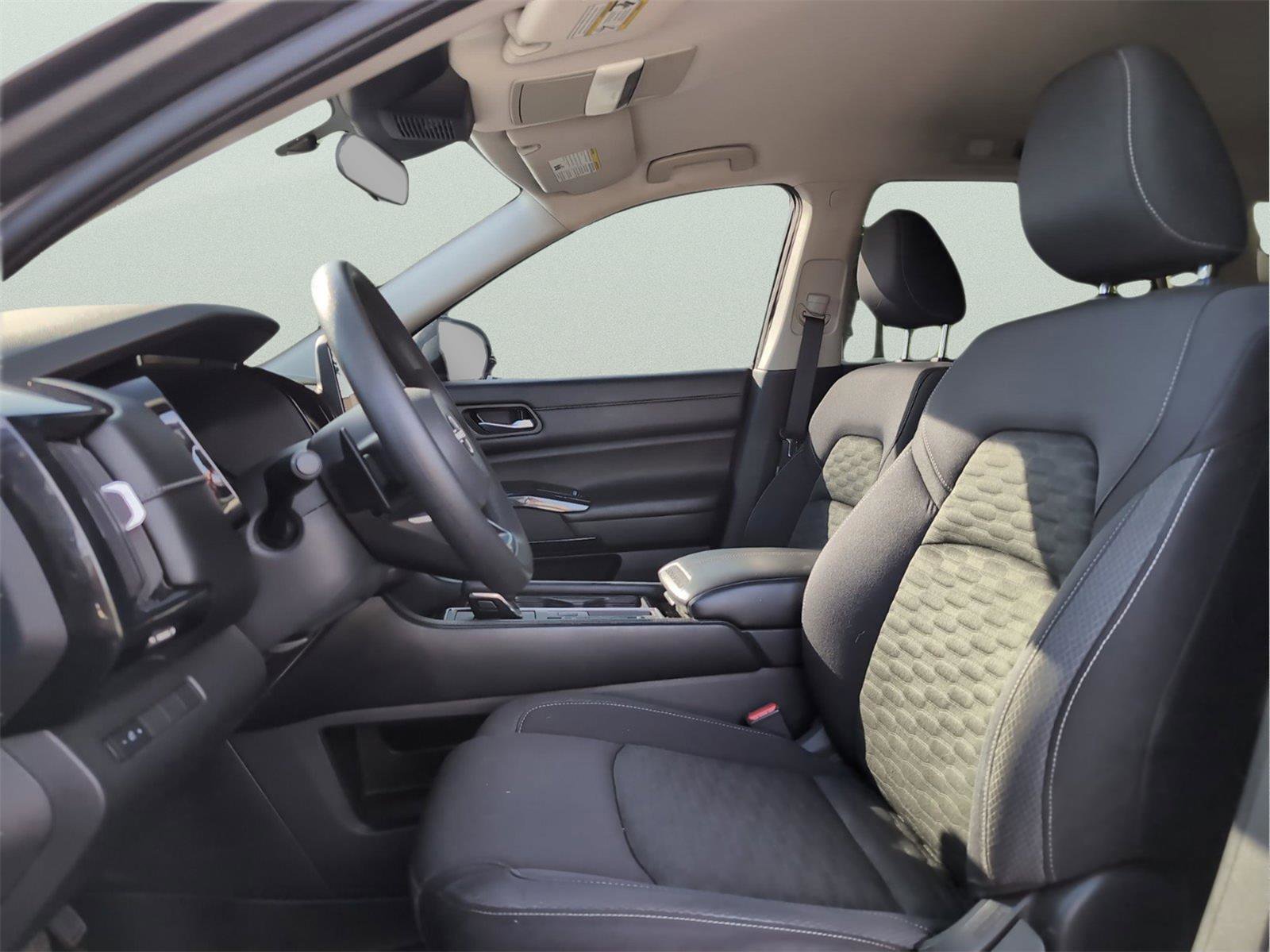 Used 2022 Nissan Pathfinder S FWD image 11