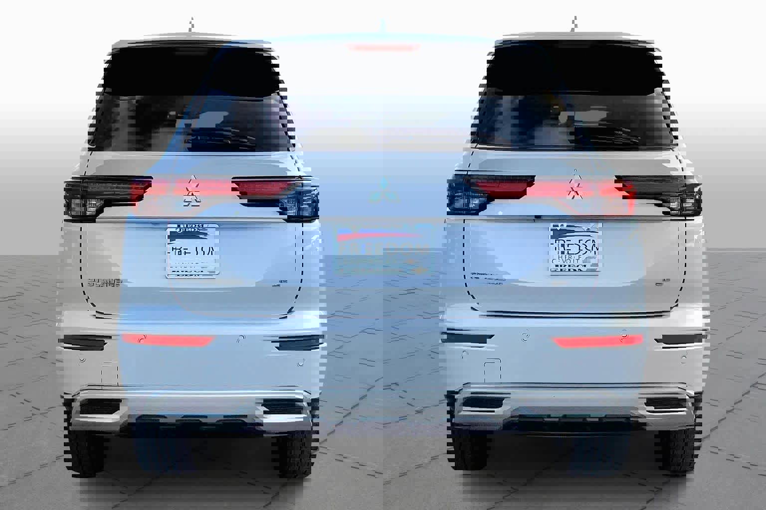 Used 2023 Mitsubishi Outlander SE image 4