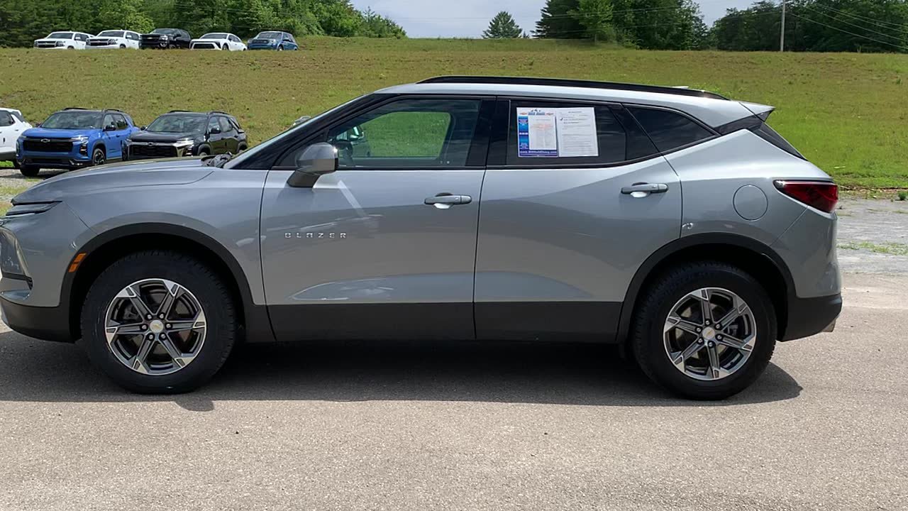 Used 2023 Chevrolet Blazer LT w/ Convenience Package FWD image 2