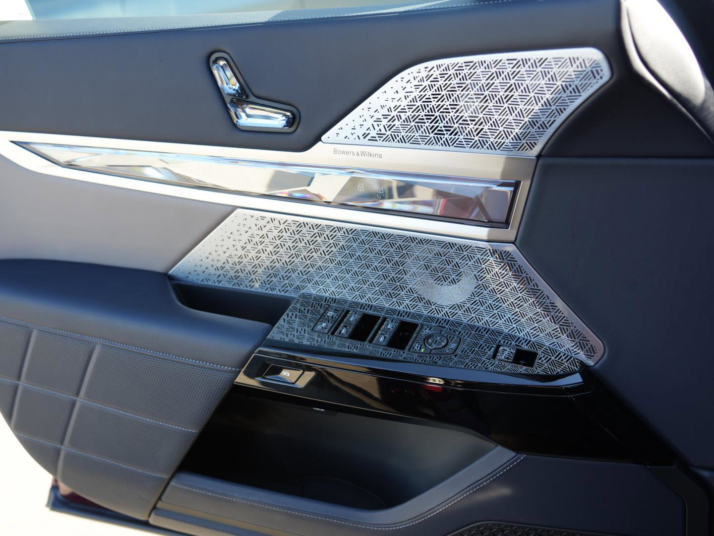 Used 2025 BMW 760i xDrive w/ Executive Package image 13