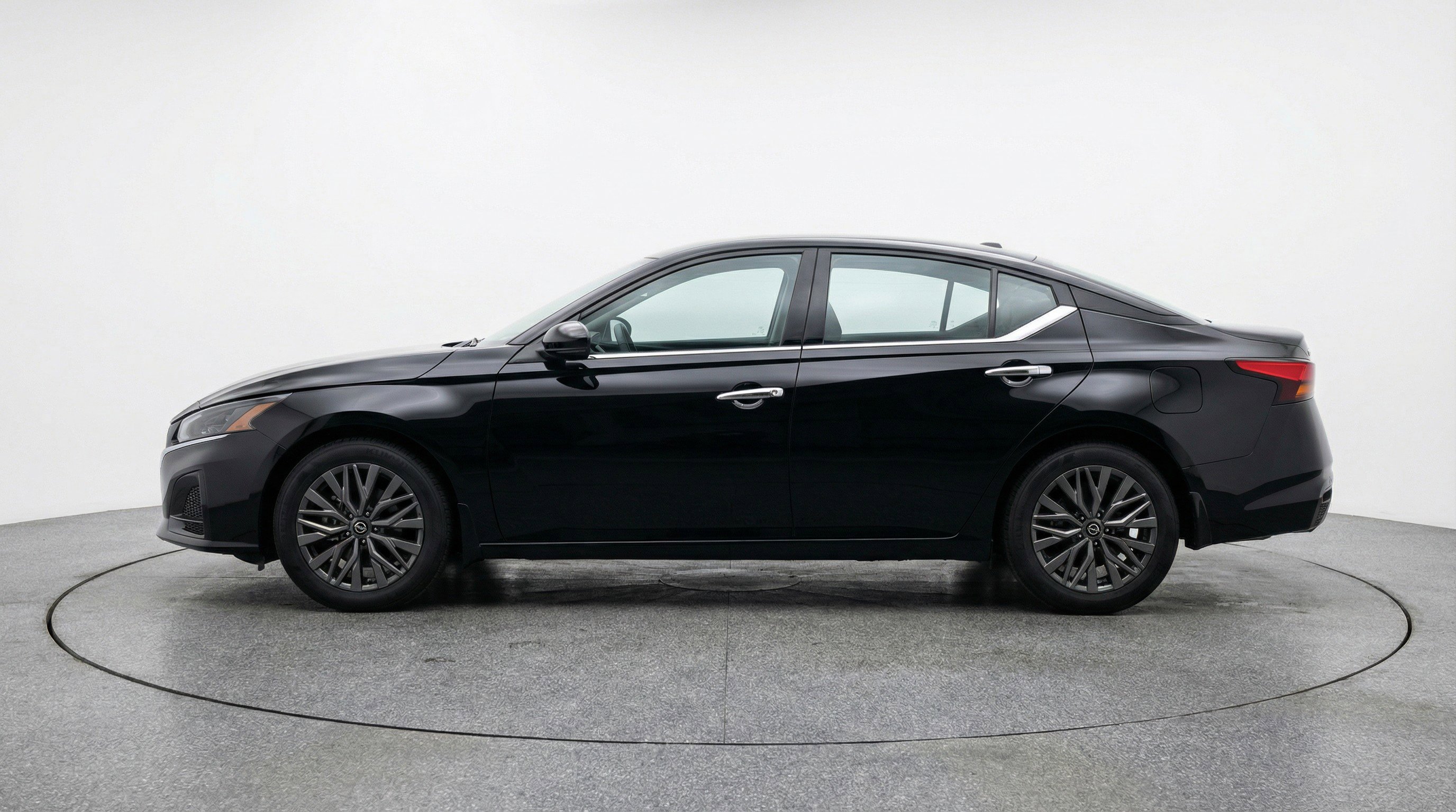 Used 2025 Nissan Altima 2.5 SV image 5