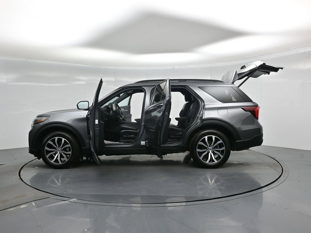 Used 2025 Ford Explorer ST-Line image 38
