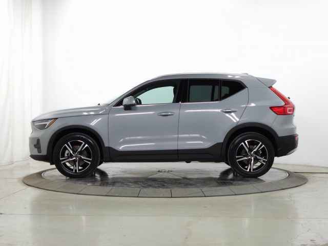 Certified 2025 Volvo XC40 B5 Core image 6