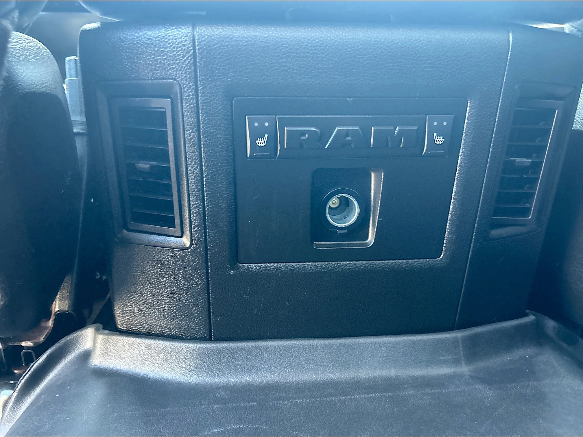 Used 2018 RAM 3500 Laramie AWD/4WD image 27