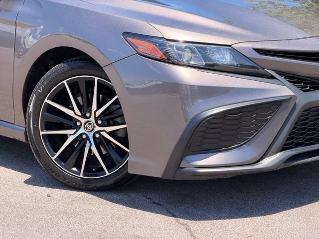 Used 2022 Toyota Camry SE FWD image 2