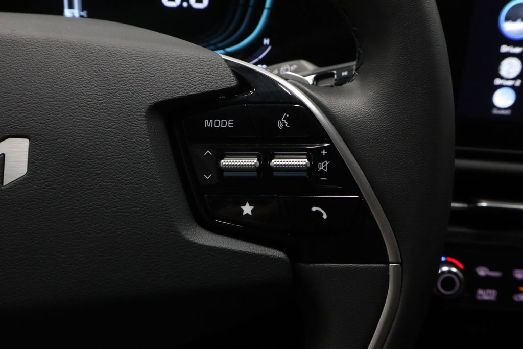 Used 2025 Kia Niro EX FWD image 29