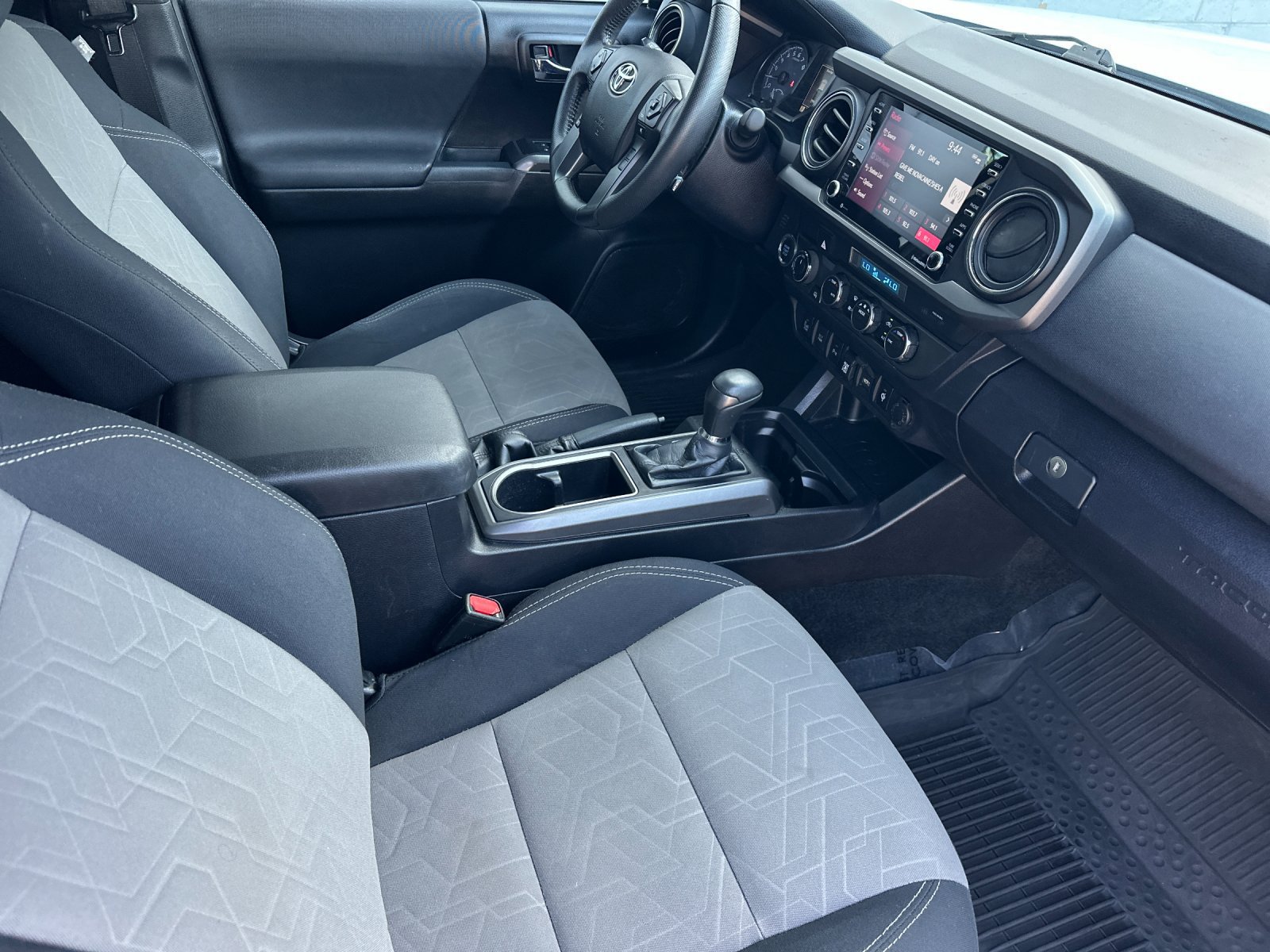 Used 2021 Toyota Tacoma TRD Off-Road w/ Technology Package AWD/4WD image 15