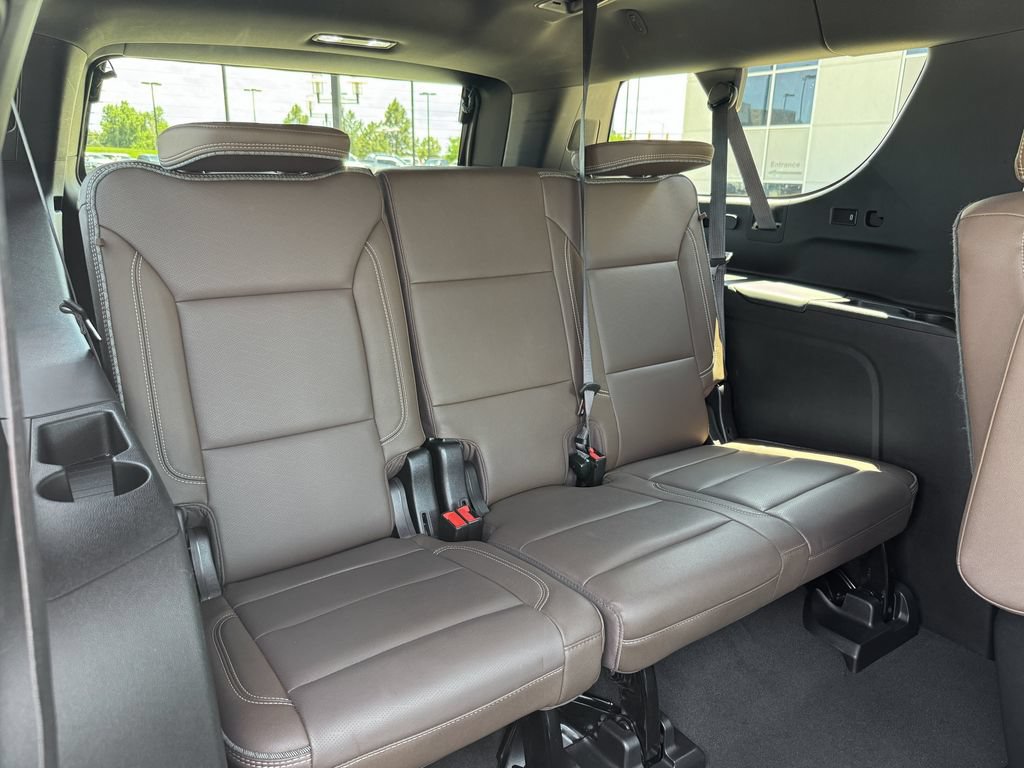 Used 2022 Chevrolet Suburban High Country AWD/4WD image 31