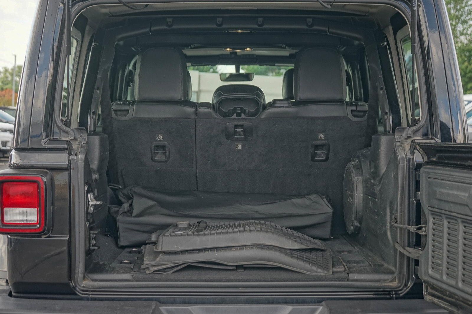 Used 2021 Jeep Wrangler Unlimited Sahara image 9