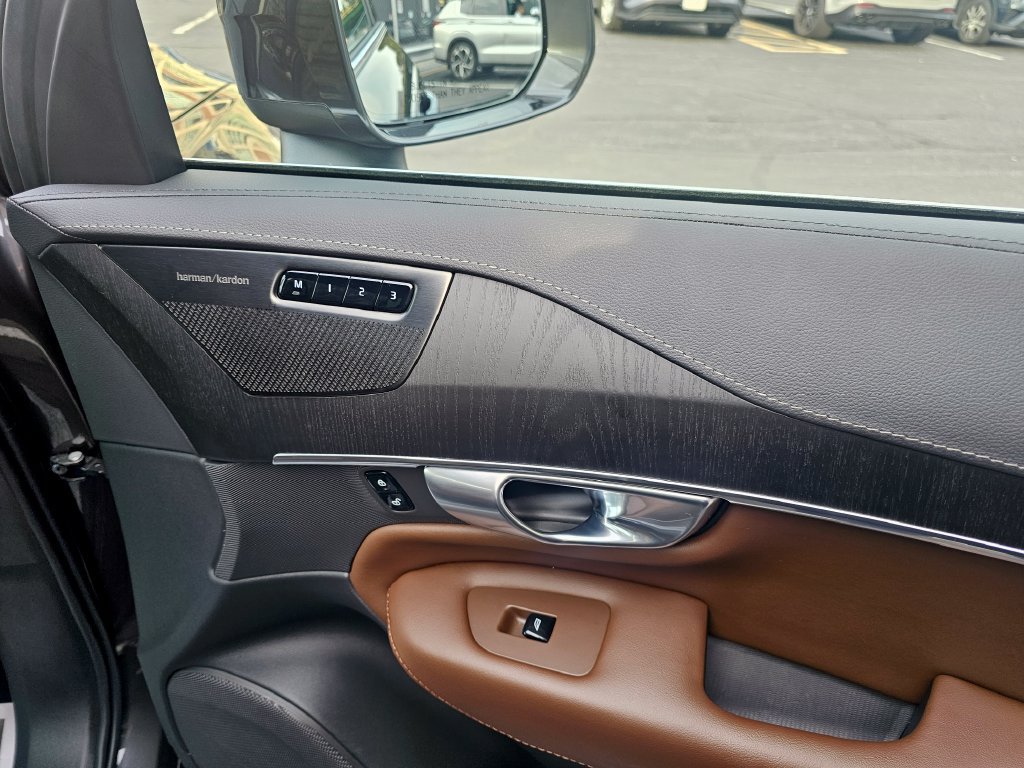 Certified 2024 Volvo XC90 B6 Ultimate AWD/4WD image 35