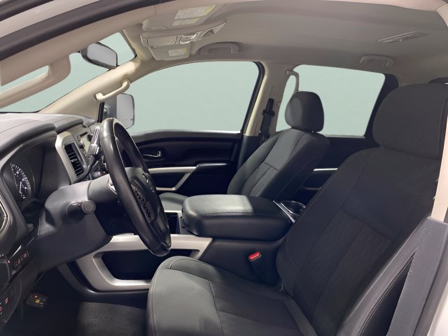 Used 2019 Nissan Titan SV w/ SV Convenience Package AWD/4WD image 22