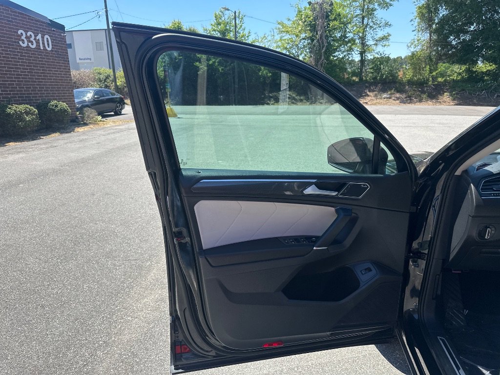 Used 2018 Volkswagen Tiguan SEL Premium AWD/4WD image 9