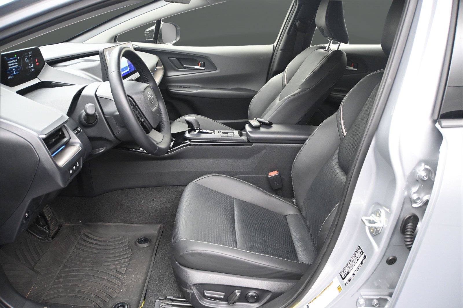 Used 2024 Toyota Prius XLE AWD/4WD image 7