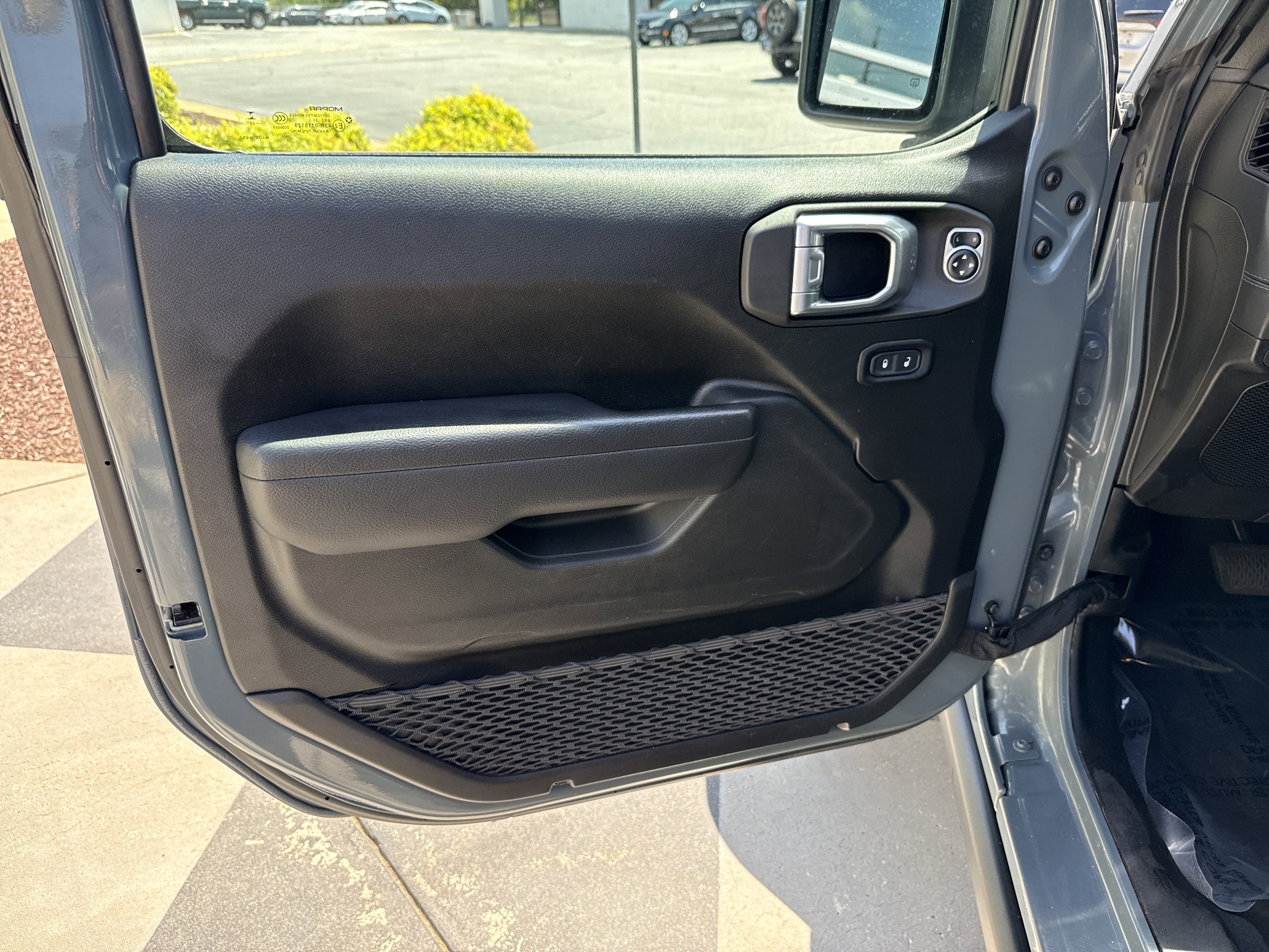 Used 2024 Jeep Wrangler Unlimited Rubicon AWD/4WD image 14
